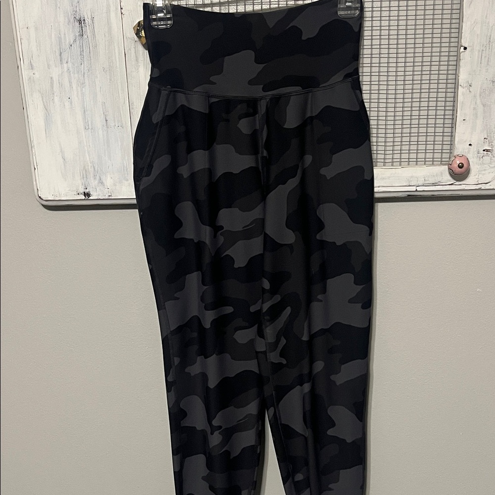High-Waist Black & Gray Camo Active Joggers